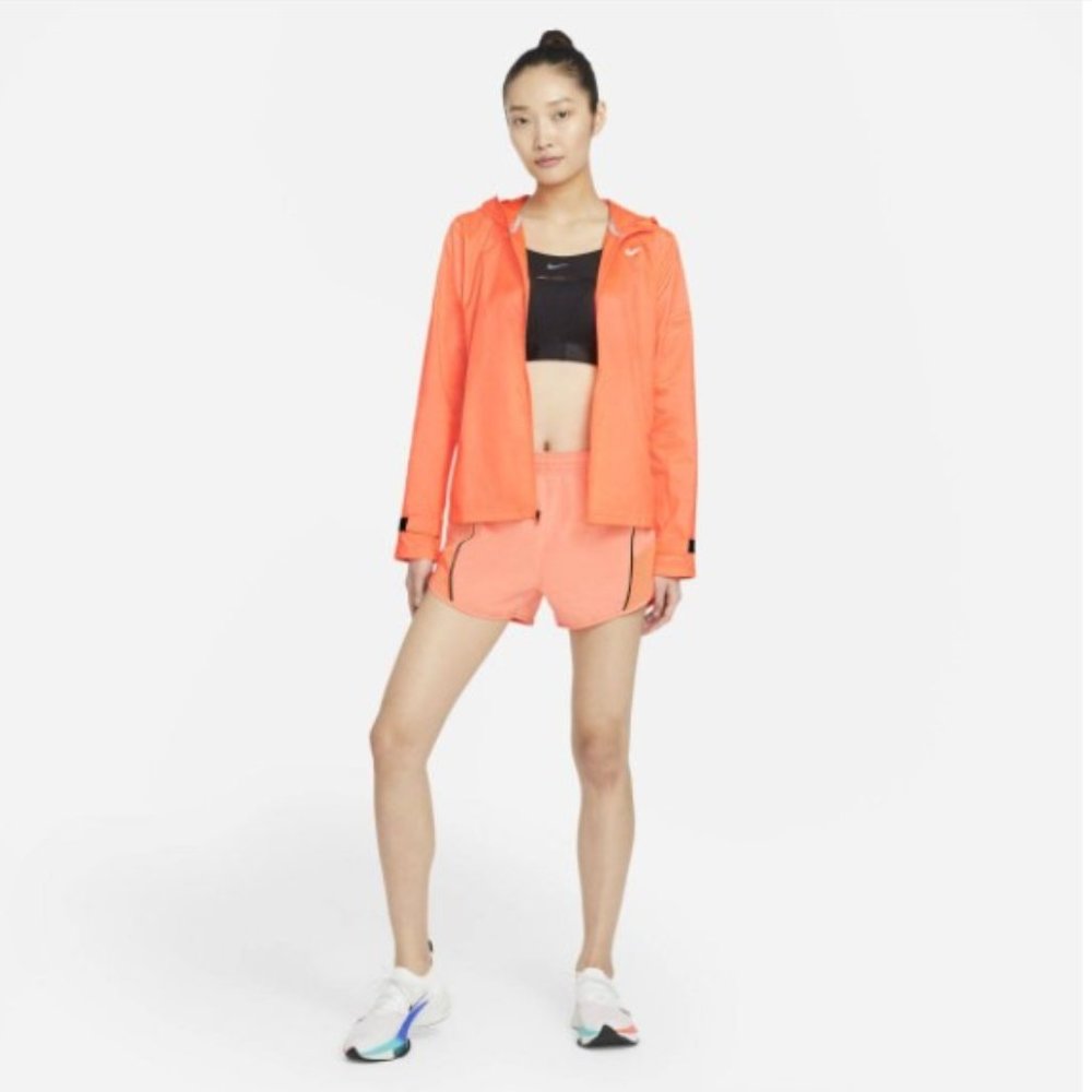 new with tag Women's Nike Essential Jacket size S